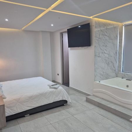 Sky Towers Hotel กูกูตา ภายนอก รูปภาพ