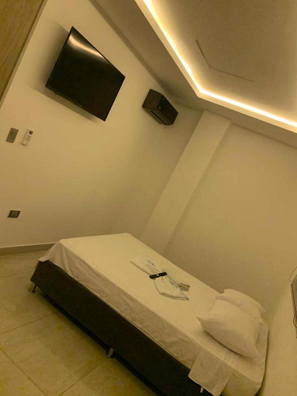 Sky Towers Hotel กูกูตา ภายนอก รูปภาพ