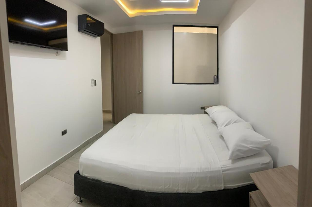 Sky Towers Hotel กูกูตา ภายนอก รูปภาพ
