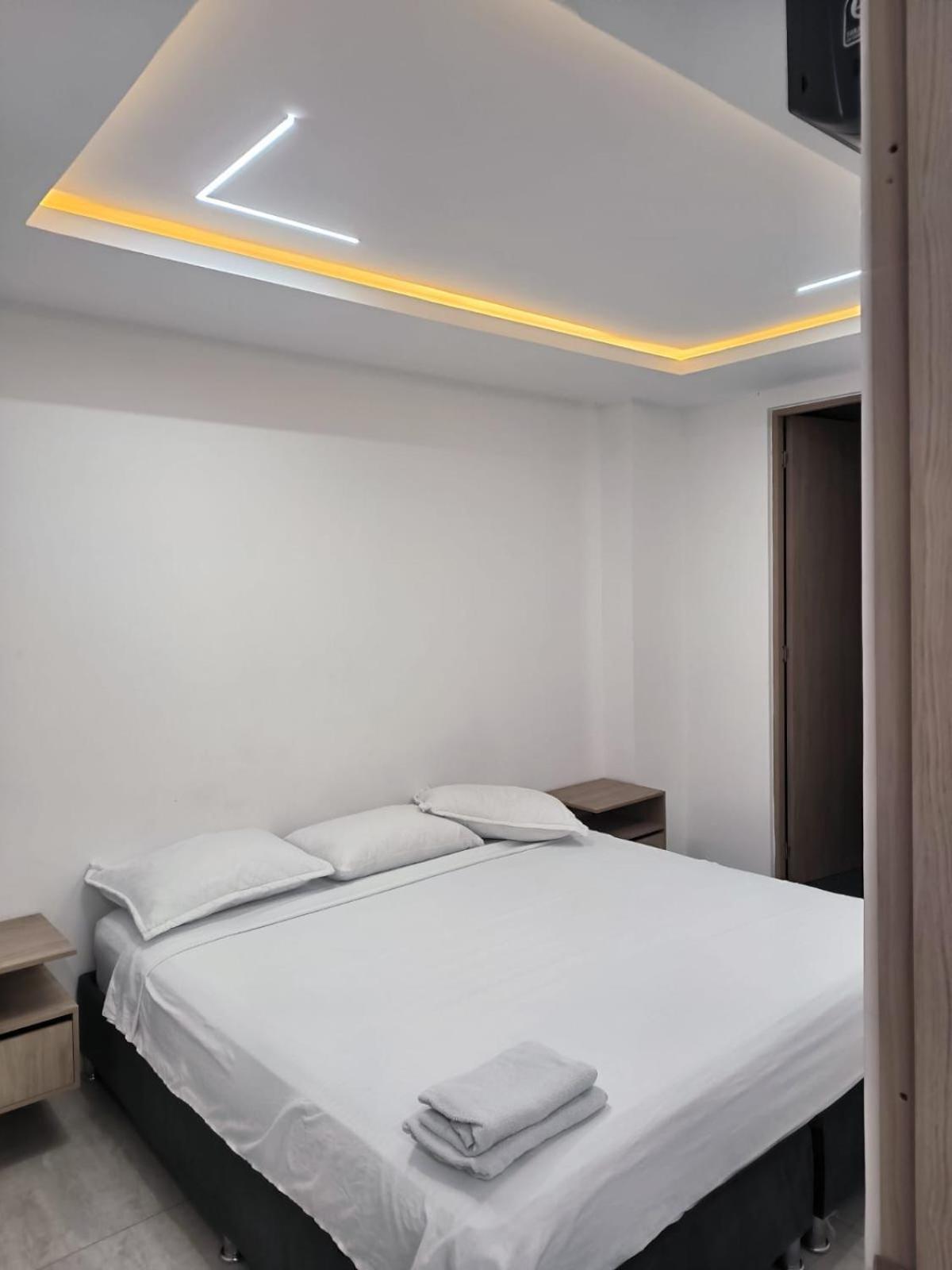 Sky Towers Hotel กูกูตา ภายนอก รูปภาพ
