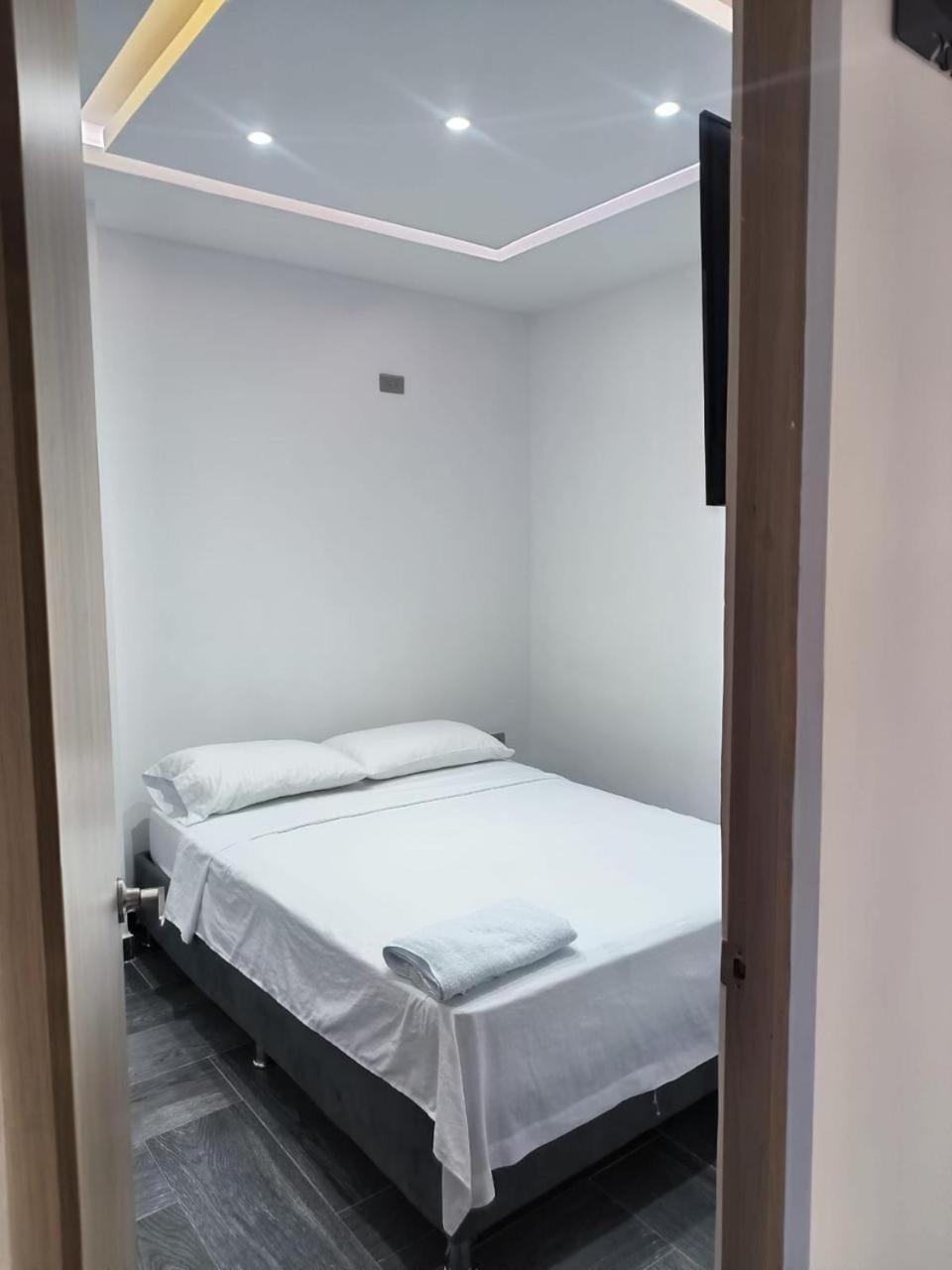 Sky Towers Hotel กูกูตา ภายนอก รูปภาพ