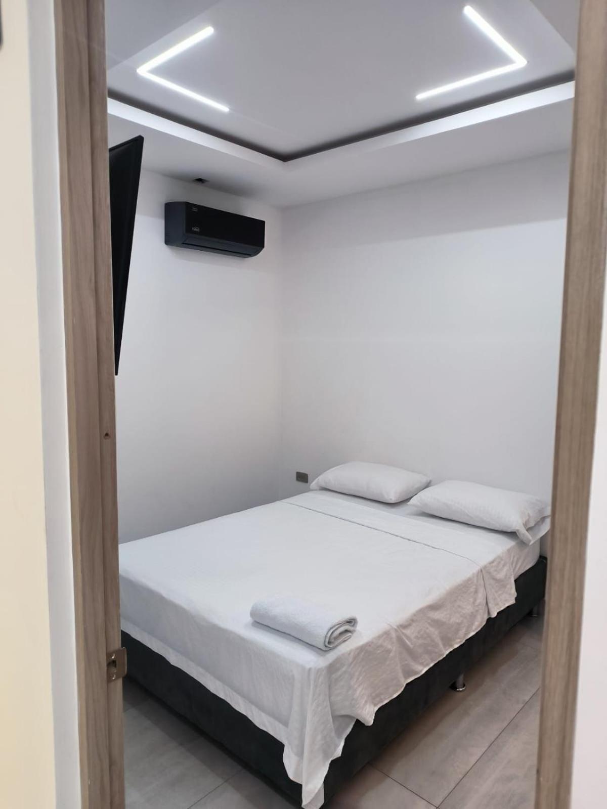 Sky Towers Hotel กูกูตา ภายนอก รูปภาพ
